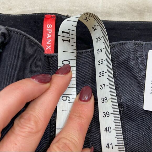 Brand new with Tags Spanx Black Stretch Twill Cargo Pants Size XS Petite - Picture 9 of 16
